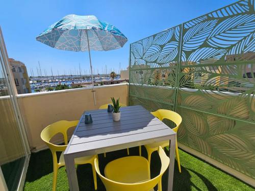 Charmant Duplex Ambiance Nature Avec Vue Sur Les Bateaux in Gruissan, France