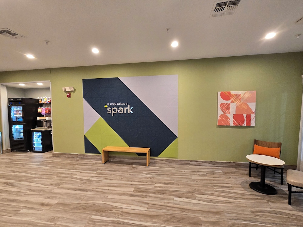 Spark by Hilton Selma - photo 28