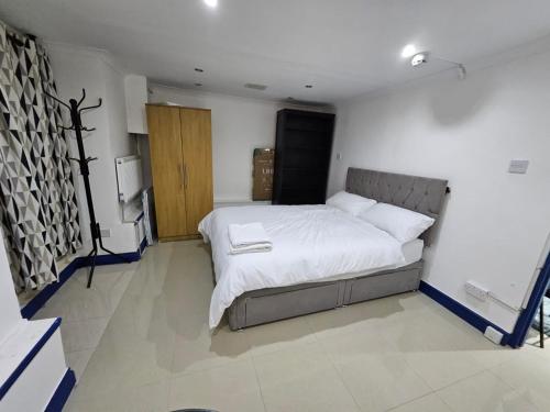 Savers Apartment Close to Emirates Stadium — 4-Star Luxury Hotel in London, United Kingdom