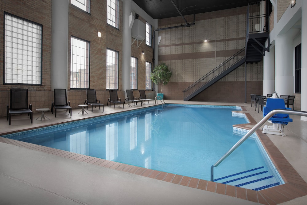 The Suites Hotel at Waterfront Plaza - photo 31