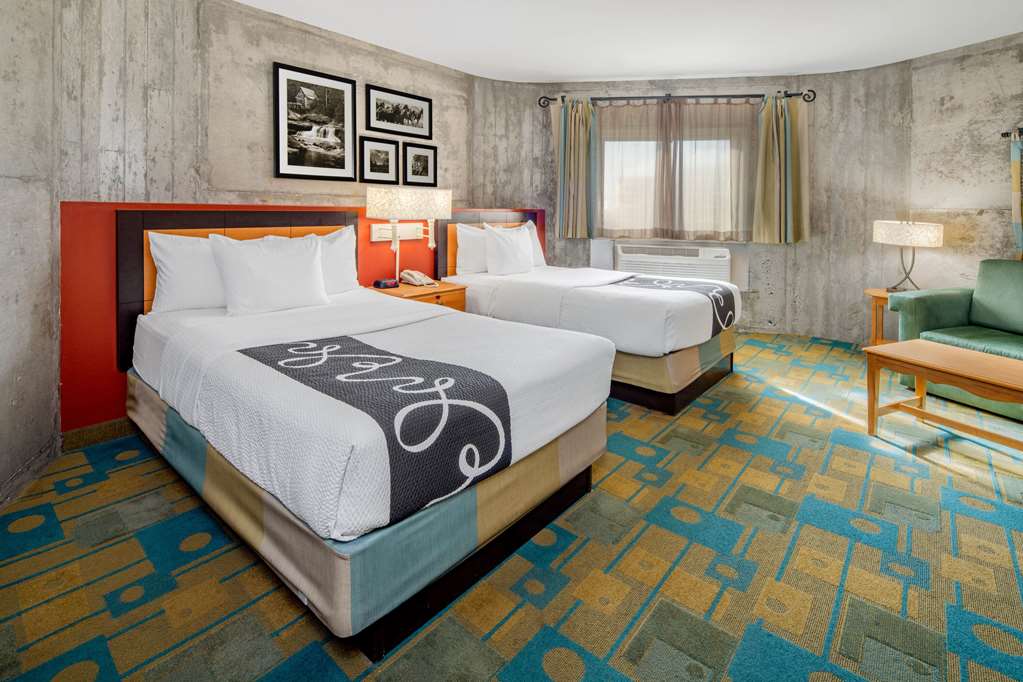 La Quinta Inn & Suites by Wyndham Irvine Spectrum - photo 28