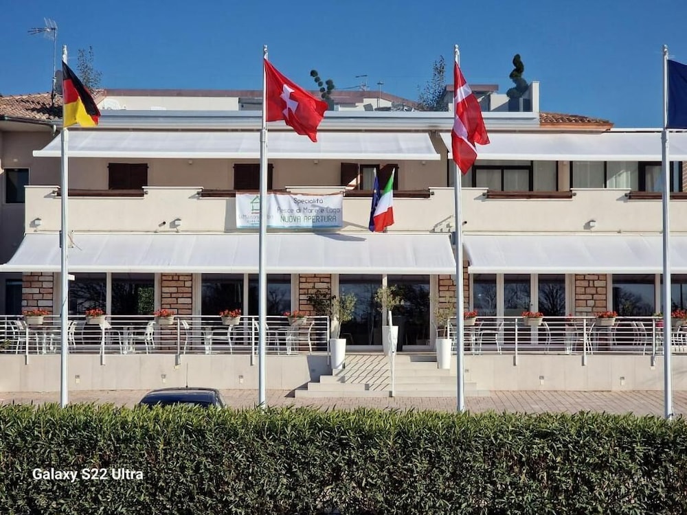 La Maison du Port — 4-Star Luxury Hotel in Lazise, Italy