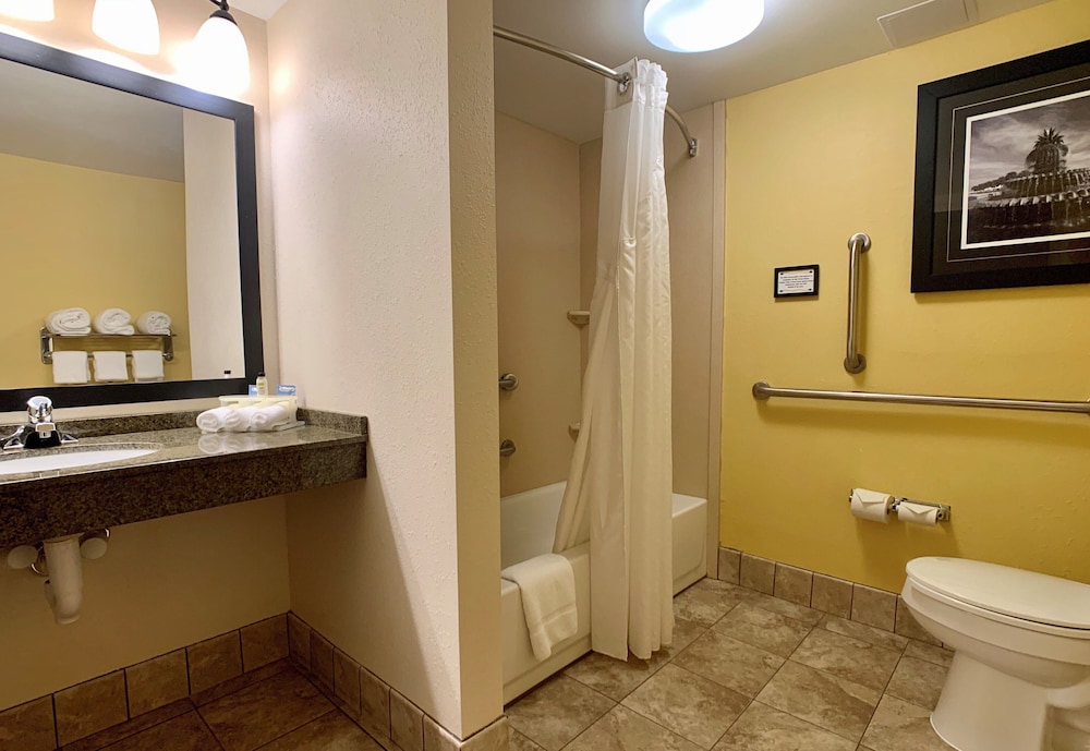 Holiday Inn Express & Suites Charleston Northwoods by IHG - photo 22