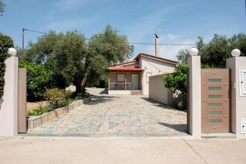 Serenity Guesthouse — 4-Star Luxury Hotel in Aigio, Greece