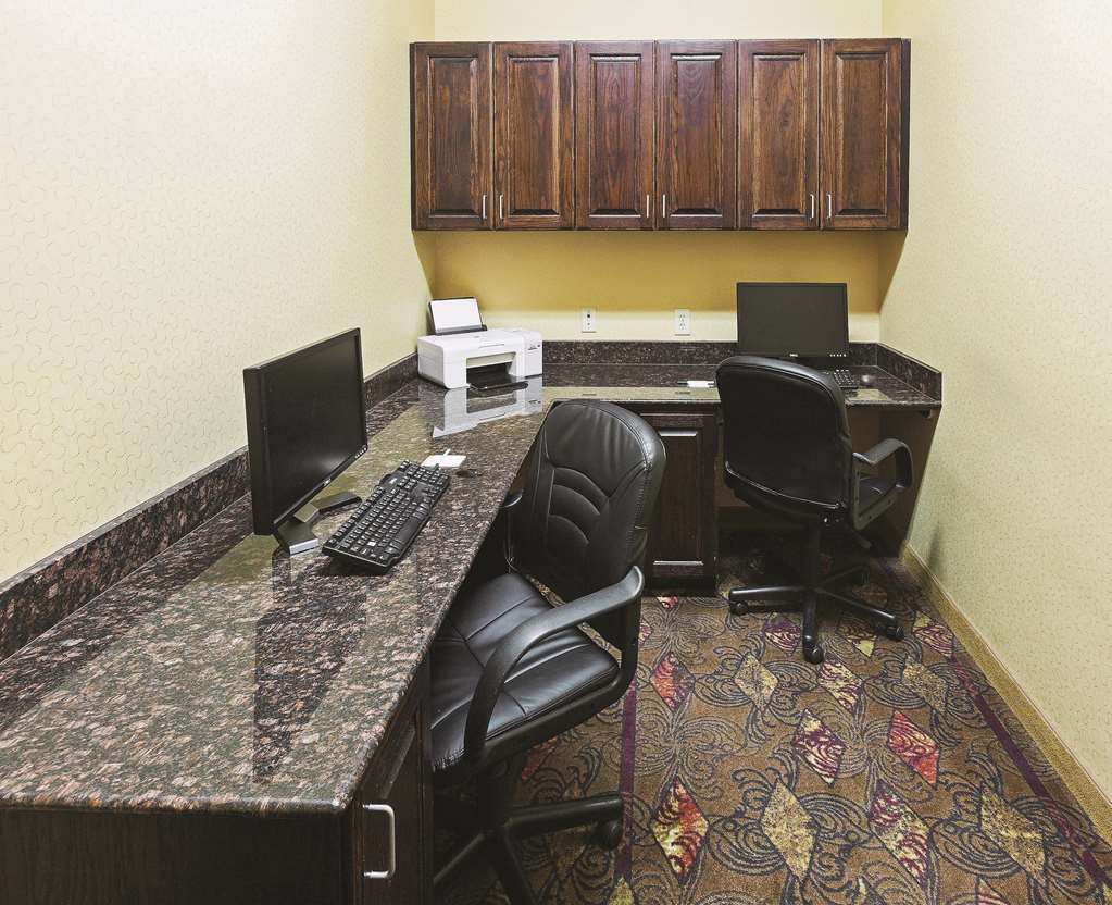 La Quinta Inn & Suites by Wyndham Eastland - photo 58