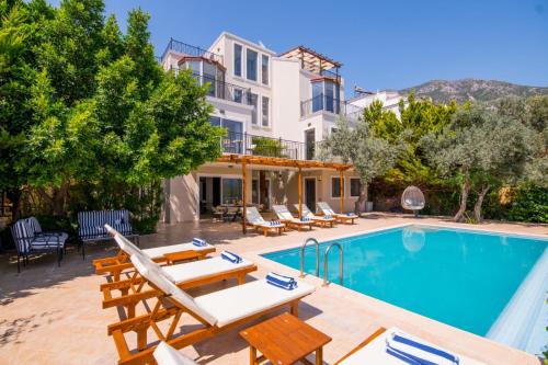 Kalkan merkezde deniz manzaralı villa — 4-Star Luxury Hotel in Kas, Turkey