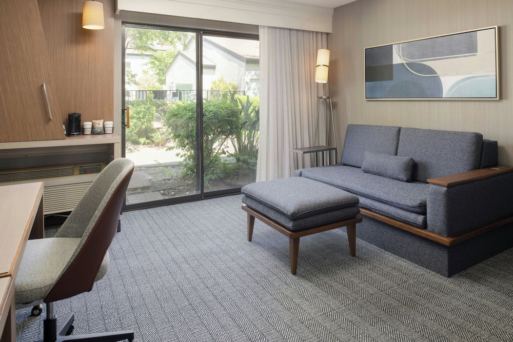 Courtyard by Marriott Vacaville - photo 8