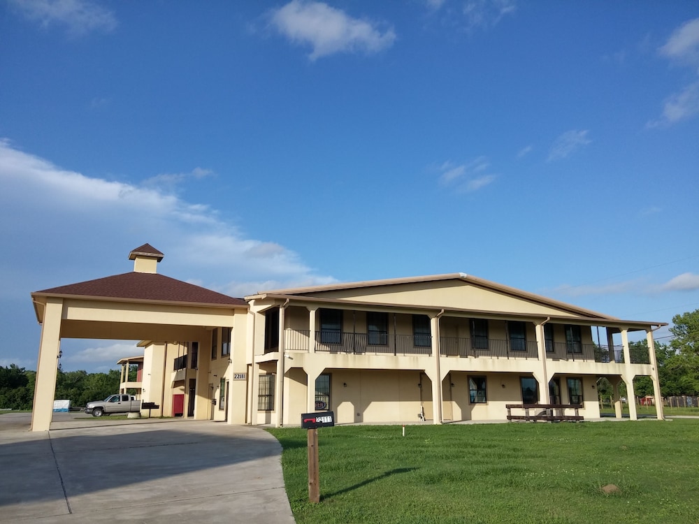 Country Regency Inn & Suites - photo 46