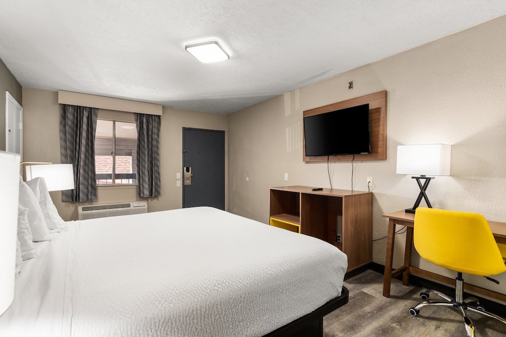 Extend A Suites Midtown Albuquerque - photo 2