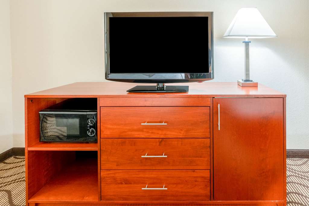 La Quinta Inn & Suites by Wyndham Midwest City Tinker AFB - photo 11
