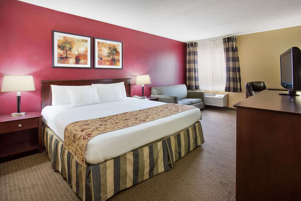 Ramada by Wyndham Bettendorf - photo 11