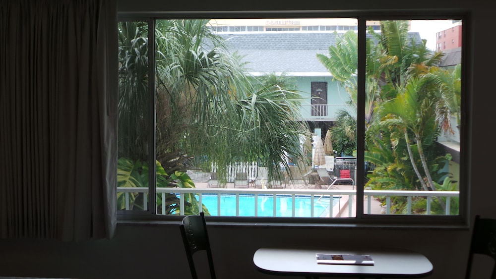 Island House Hotel - photo 25