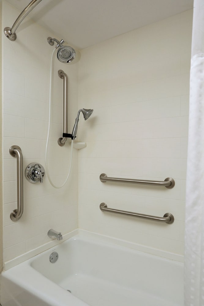 Holiday Inn Express Hotel & Suites Batavia Darien Lake by IHG - photo 16