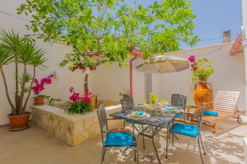 Casa Tina con piscina — 4-Star Luxury Hotel in San Vito Dei Normanni, Italy