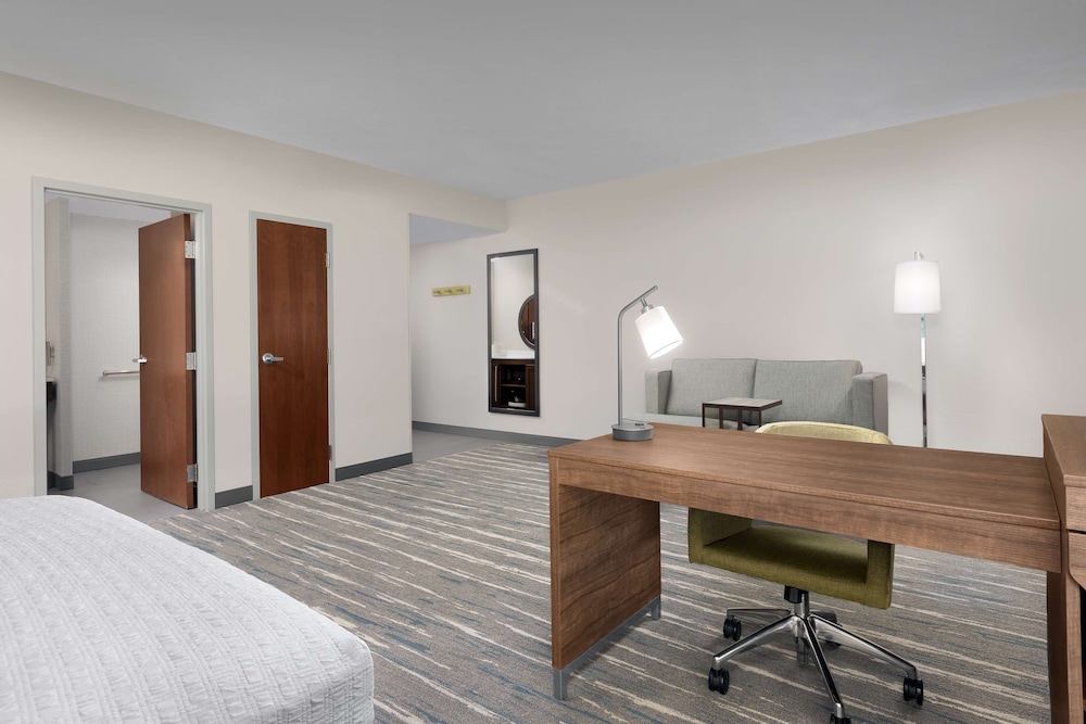 Hampton Inn & Suites Durham University Medical Center - photo 24