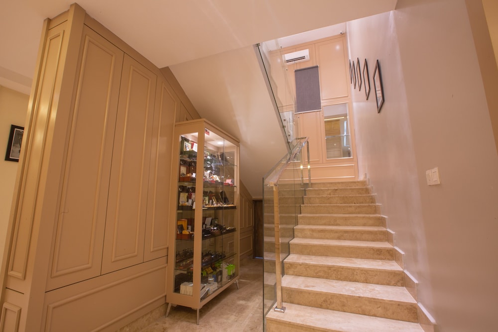 Ivana Signature — Abuja — photo 3