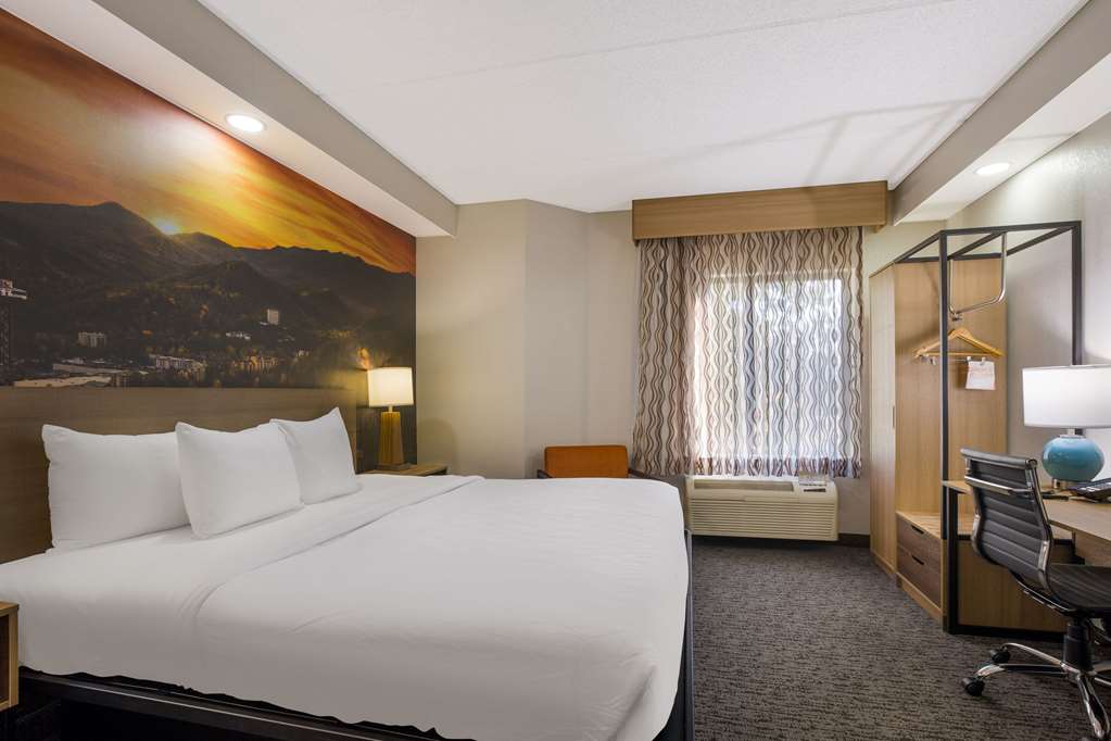 Clarion Pointe Sevierville Pigeon Forge - photo 22