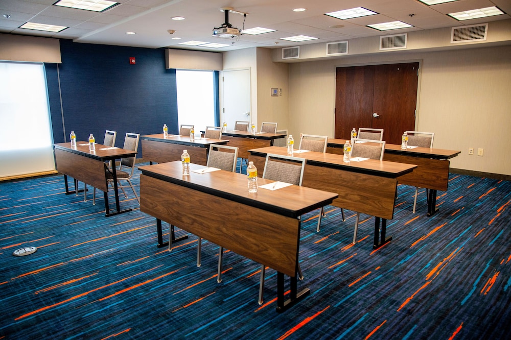 Hampton Inn & Suites Jacksonville - photo 59