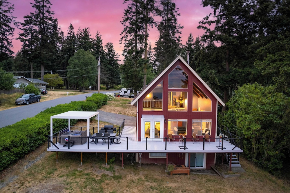 Polnell Point Lookout By Avantstay Water Views Hot Tub Large Patio — Oak Harbor