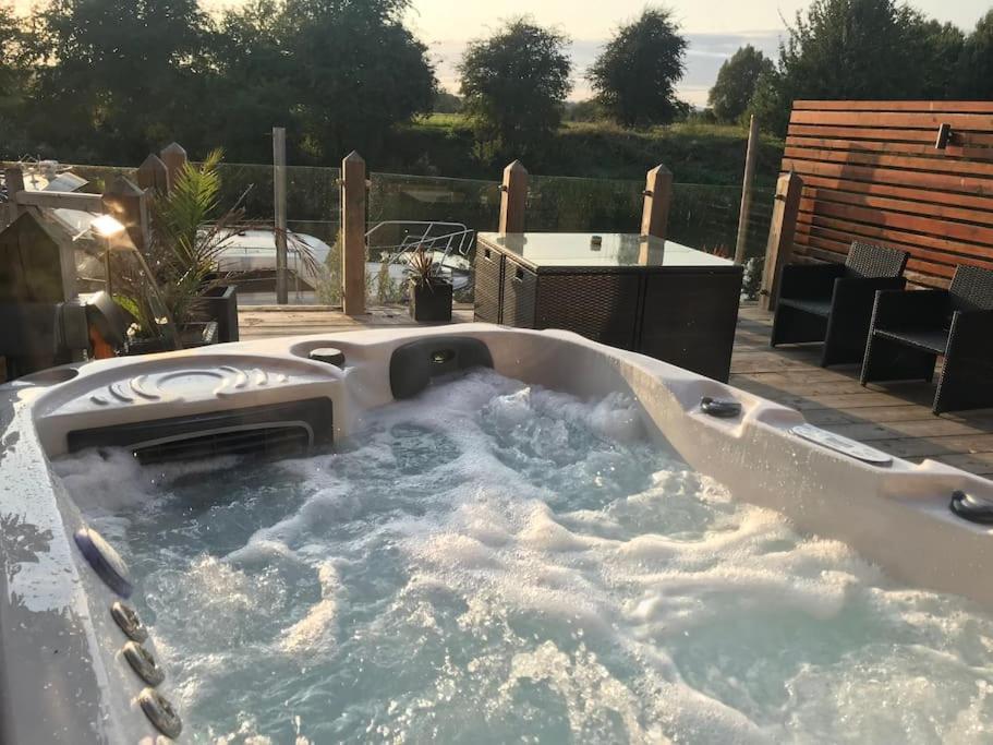 Banks Of The River Avon in Tewkesbury, United Kingdom