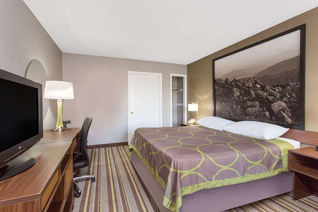 Super 8 by Wyndham Wytheville - photo 12