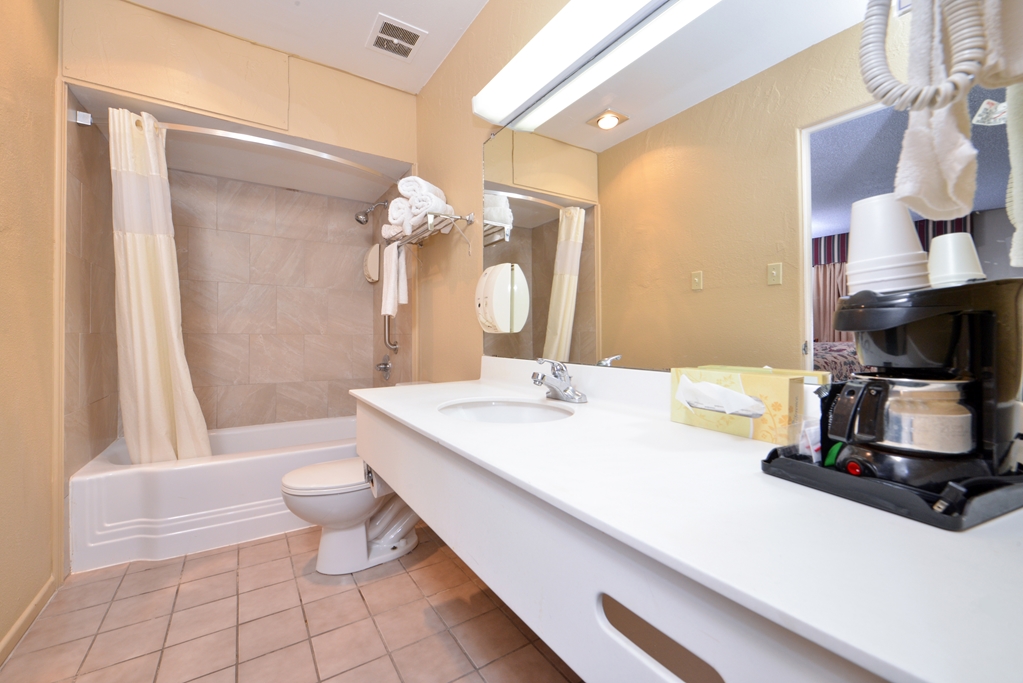 Americas Best Value Inn Lubbock East - photo 12