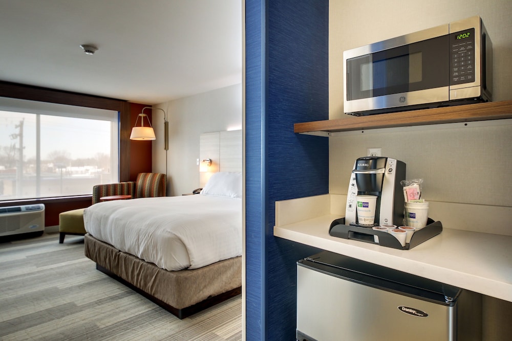 Holiday Inn Express & Suites Galesburg by IHG - photo 19