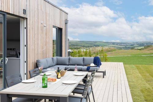 8 The Vista Hot Tub On site Pool Wi Fi in Ilfracombe, United Kingdom