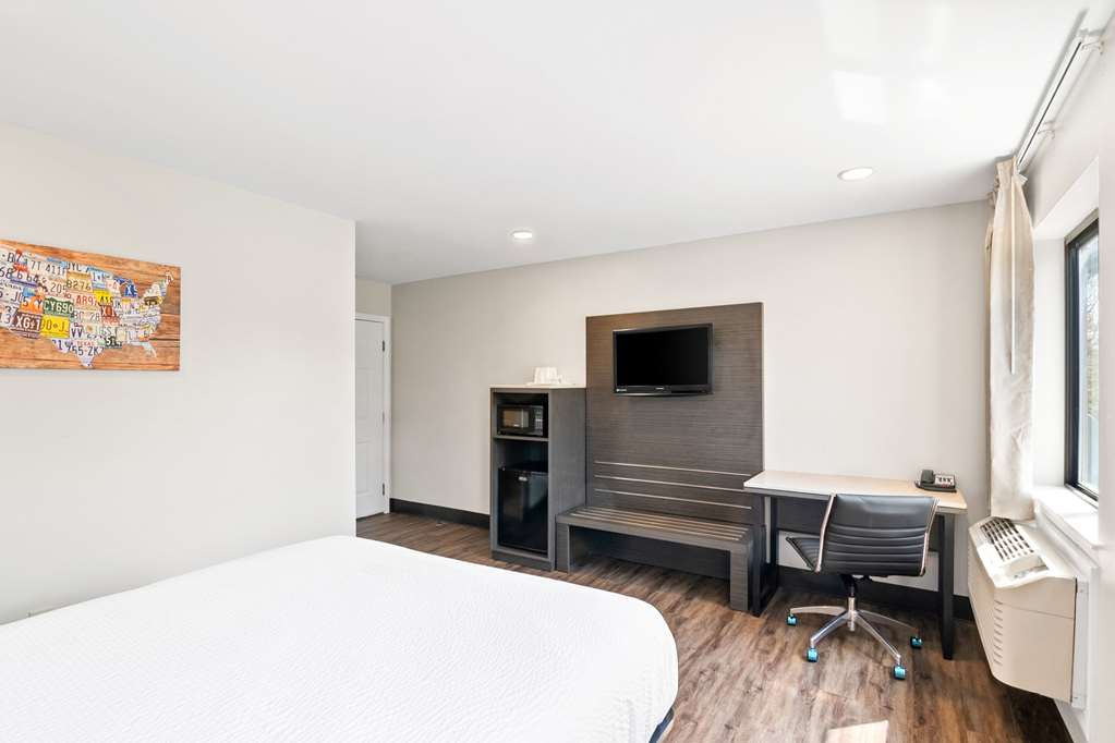 Econo Lodge Bethel Danbury - photo 22