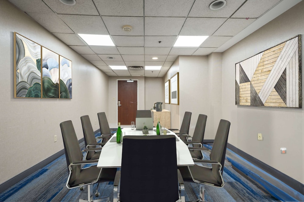 Hampton Inn Ridgefield Park - photo 64