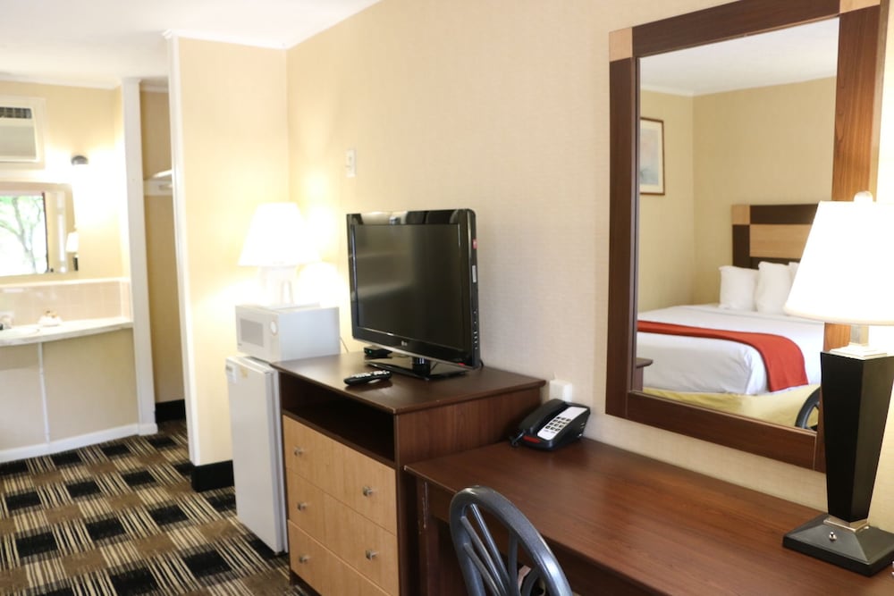 Castlewood Inn - photo 11