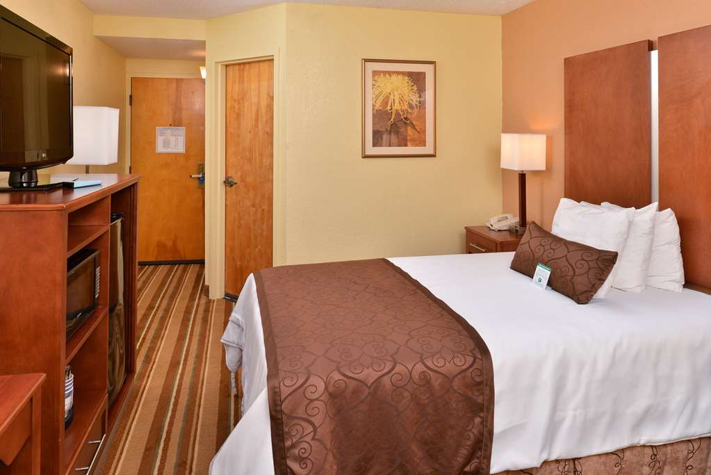 Best Western Plus Richmond Airport Hotel - photo 15