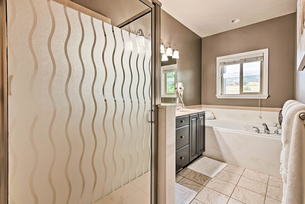 Renovated Condo 8 Miles to Snowbasin Ski Resort - photo 10