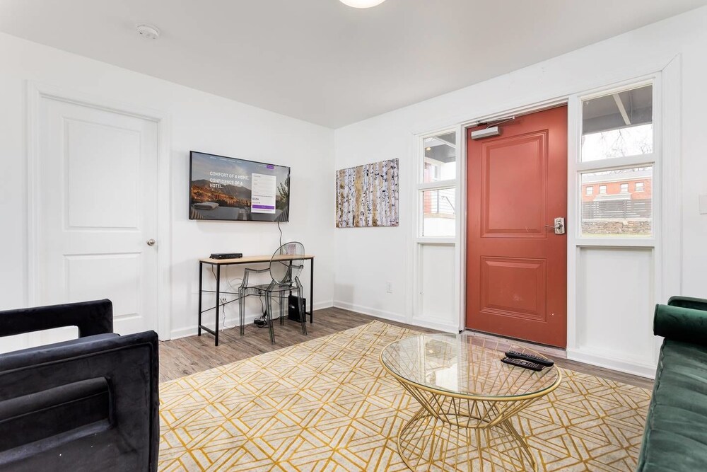 8 Bedrooms Comprised of 4 2BR Suites by Domio - photo 40
