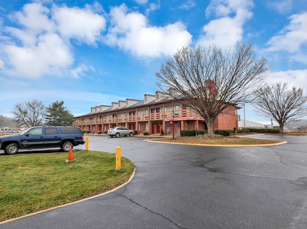 Red Roof Inn Uhrichsville - photo 31