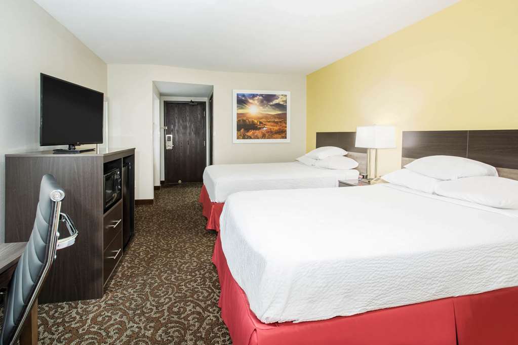 Days Inn by Wyndham Phoenix North - photo 21