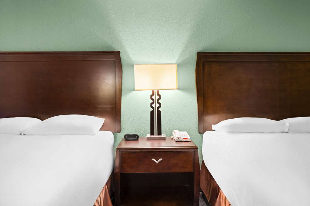 Travelodge By Wyndham Gaylord - photo 20