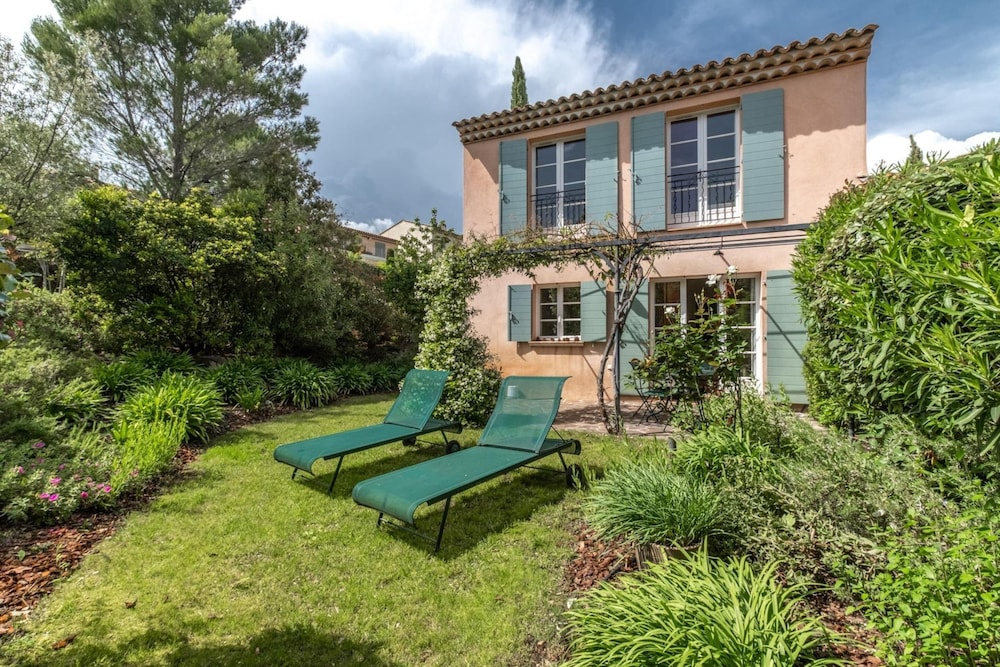 Villa Au Golf de St Endreol — 4-Star Luxury Hotel in La Motte, France