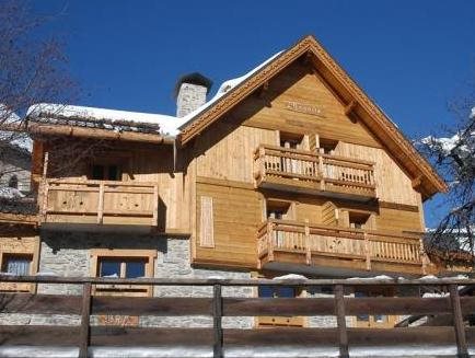 Hotel LAncolie in Huez, France