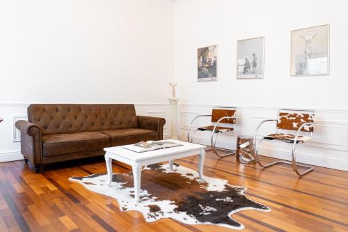 DUOMO Luxury Design Apartment — 4-Star Luxury Hotel in Milan, Italy