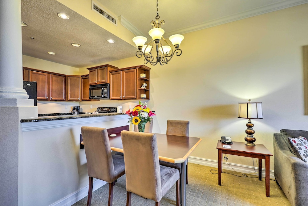 Upscale Unit in Private Golf Resort w Pool - photo 4