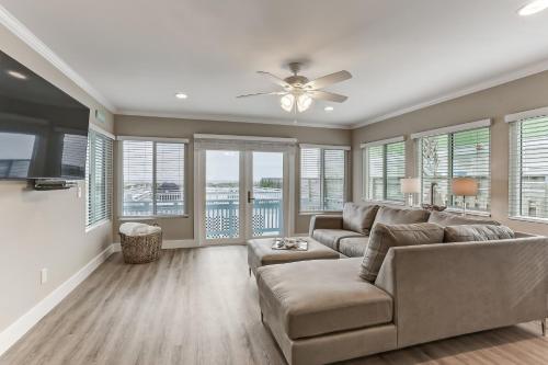 Beach House w Backyard — 4-Star Luxury Hotel in Fernandina Beach, United States