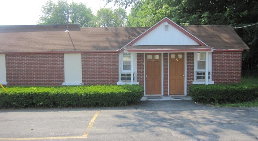 Pinecrest Motel — hotel in Utica
