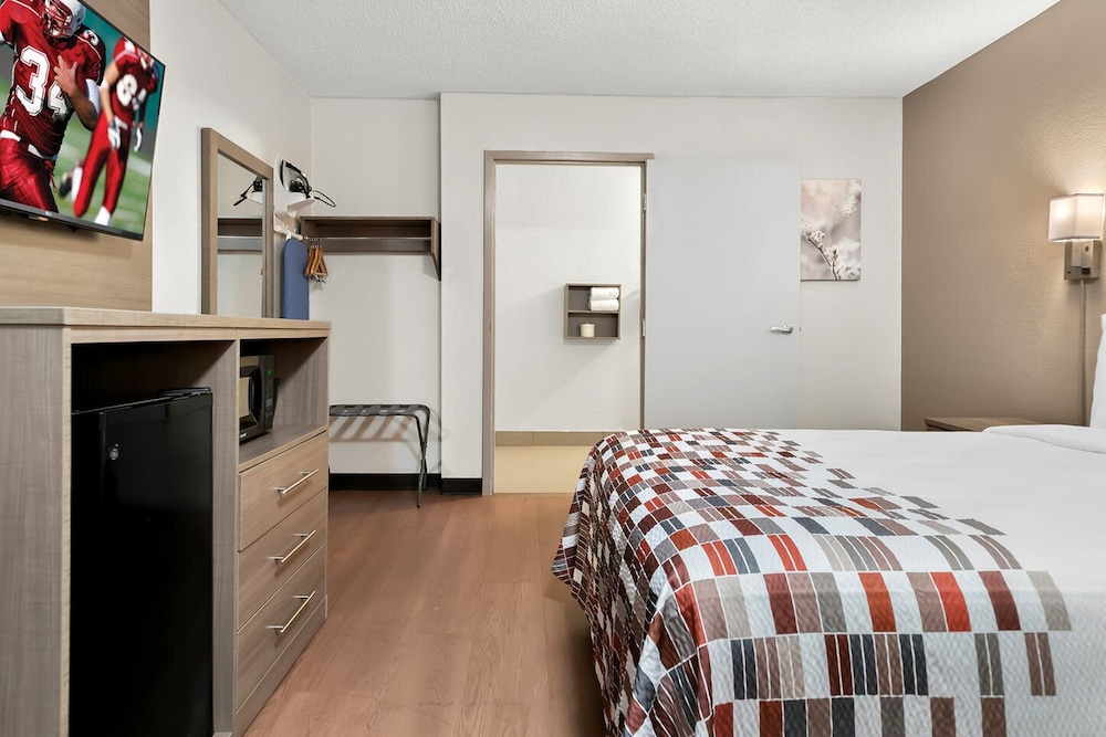 Red Roof Inn Auburn Hills - photo 28