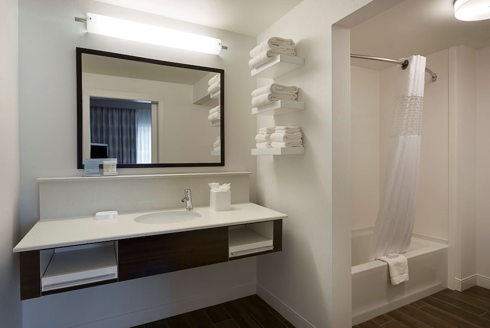Hampton Inn & Suites Charlotte Pineville - photo 22