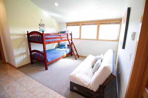 Shorepine Vacation Rentals — 4-Star Luxury Hotel in Pacific, United States