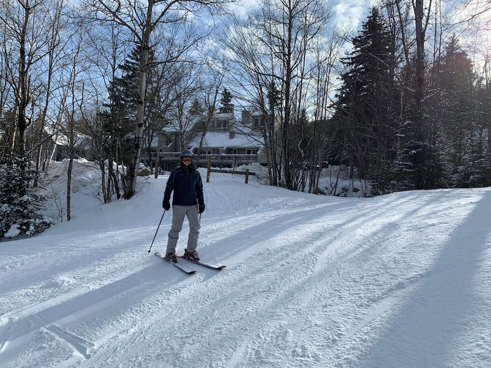 R5 Completely renovated Bretton Woods condo AC unbeatable SKI IN SKI OUT location Fast wifi — 4-Star Luxury Hotel in Carroll, United States