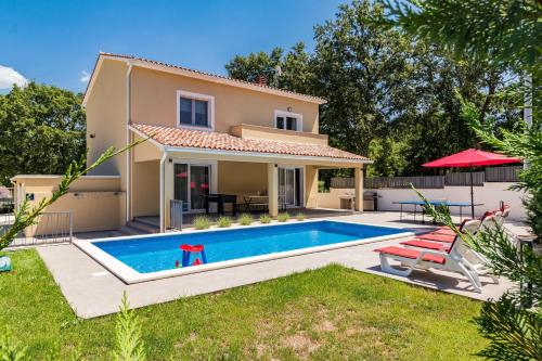 Villa Boscari relaxing villa at the end of Village — 4-Star Luxury Hotel in Vodnjan, Croatia