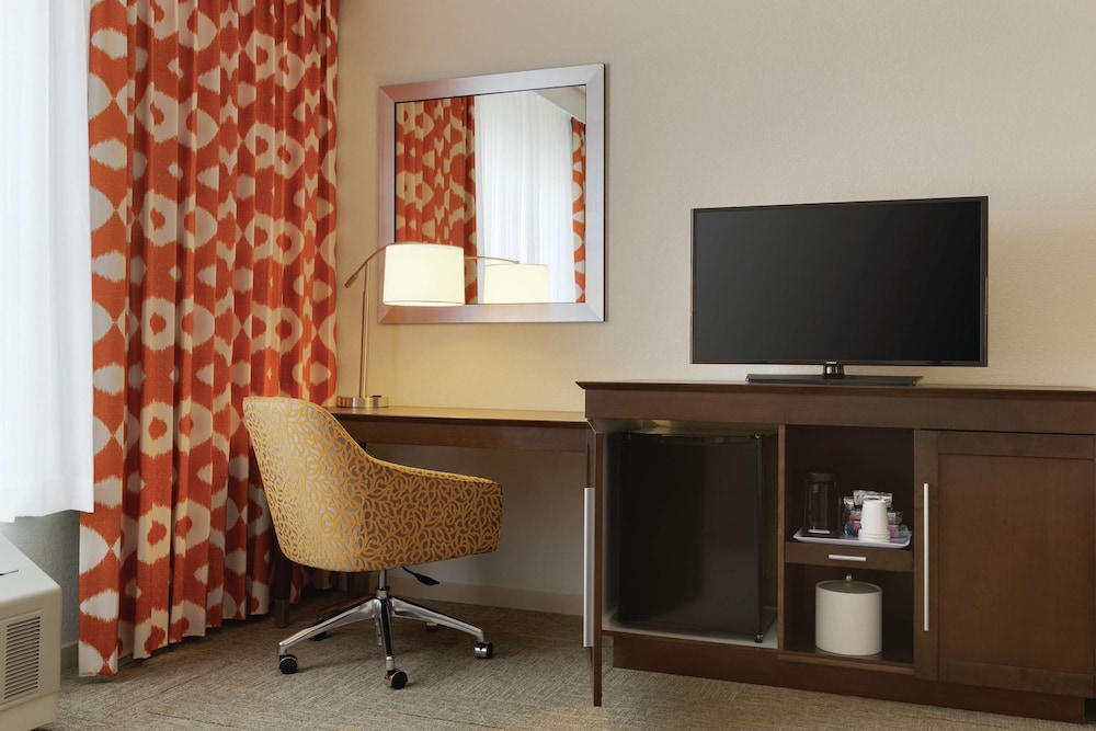 Hampton Inn St. Albans - photo 7