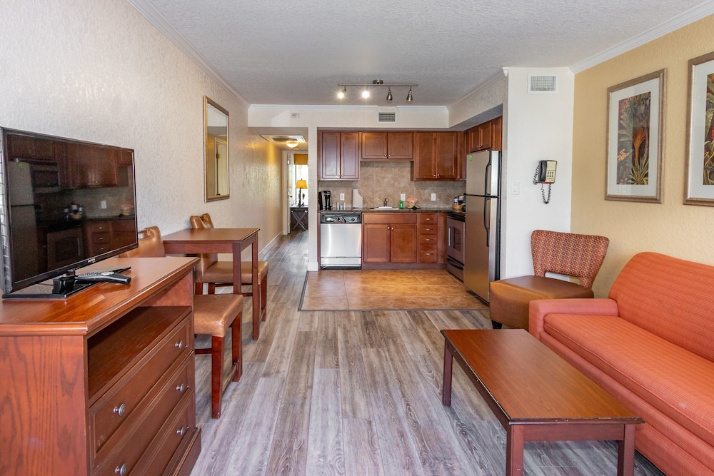 Coconut Cove All Suite Hotel - photo 2